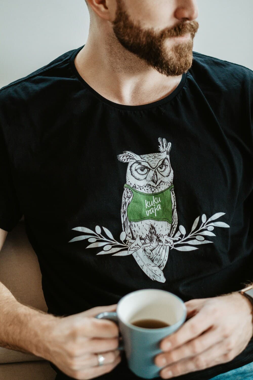 Men's Black Graphic T-Shirt with Owl Design - Casual and Stylish